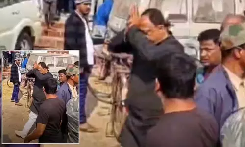 Unnayaner Panchali का पाठ करते समय विधायक को पार्टी सदस्यों के विरोध का सामना करना पड़ा