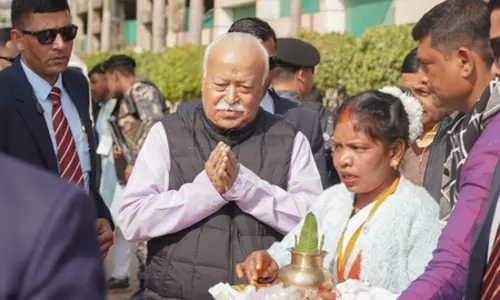 आदिवासी ही हमारे धर्म के मूल हैं, दूसरों के पूजा तरीकों का भी करें सम्मान: मोहन भागवत आदिवासी ही हमारे धर्म के मूल हैं, दूसरों के पूजा तरीकों का भी करें सम्मान: मोहन भागवत