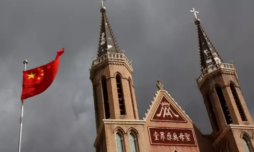 China में कैथोलिक पादरियों पर सख्ती, पासपोर्ट जब्त China में कैथोलिक पादरियों पर सख्ती, पासपोर्ट जब्त
