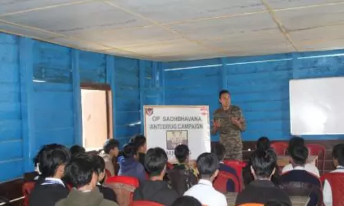 Arunachal: सेना की एंटी-ड्रग रैली में युवाओं को पढ़ाई और नशे के खिलाफ जागरूक किया
