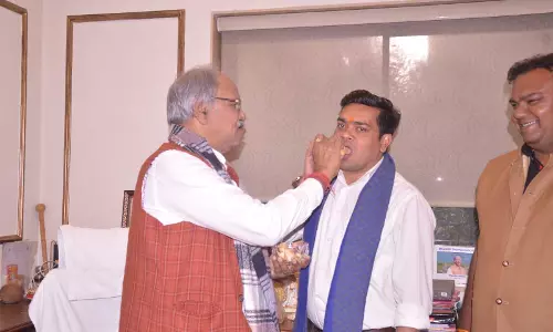 रायपुर प्रेस क्लब के अध्यक्ष-महासचिव ने सांसद बृजमोहन अग्रवाल से की सौजन्य भेंट रायपुर प्रेस क्लब के अध्यक्ष-महासचिव ने सांसद बृजमोहन अग्रवाल से की सौजन्य भेंट