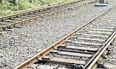 Bihar: अमृत भारत ट्रेन के पास रील्स बनाते समय दो की मौत Bihar: अमृत भारत ट्रेन के पास रील्स बनाते समय दो की मौत
