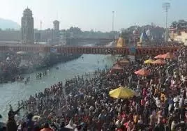 Uttarakhand : बसंत पंचमी के अवसर पर हर की पौड़ी पर उमड़ा श्रद्धालुओं का सैलाब Uttarakhand : बसंत पंचमी के अवसर पर हर की पौड़ी पर उमड़ा श्रद्धालुओं का सैलाब