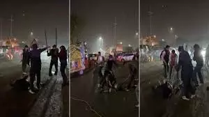 Greater Noida: शादी के दौरान जमकर चले लाठी-डंडे, 7 लोग घायल Greater Noida: शादी के दौरान जमकर चले लाठी-डंडे, 7 लोग घायल