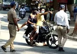 UP News: सड़क सुरक्षा नियमों के उल्लंघन पर परिवहन विभाग ने सख्त कार्रवाई UP News: सड़क सुरक्षा नियमों के उल्लंघन पर परिवहन विभाग ने सख्त कार्रवाई