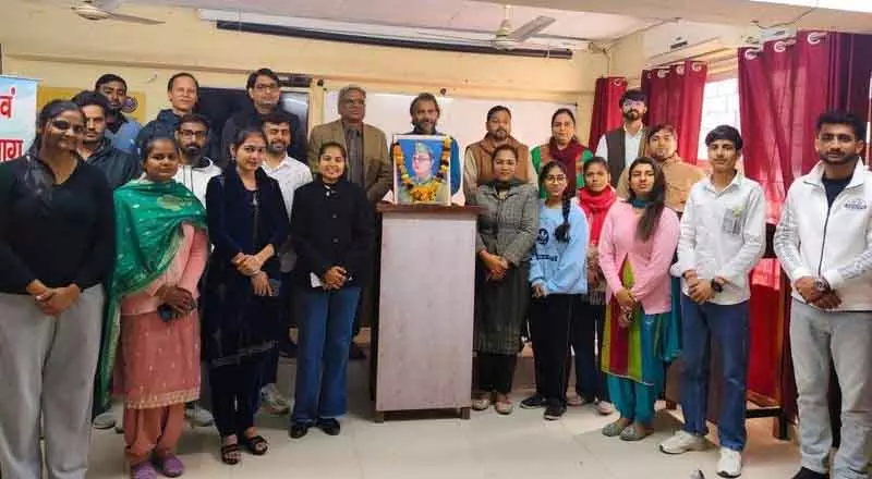 Rohtak नेताजी बोस को उनकी जयंती पर याद किया गया Rohtak नेताजी बोस को उनकी जयंती पर याद किया गया