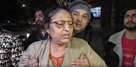कैफे के बाहर फायरिंग: 24 वर्षीय युवक की मौत, परिवार ने लगाए गंभीर आरोप कैफे के बाहर फायरिंग: 24 वर्षीय युवक की मौत, परिवार ने लगाए गंभीर आरोप