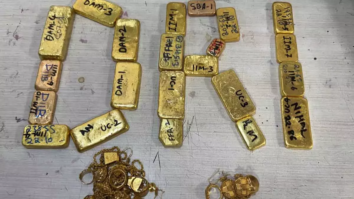 DRI ने मुंबई में एक इंटरनेशनल सोने की तस्करी करने वाले सिंडिकेट का भंडाफोड़ किया DRI ने मुंबई में एक इंटरनेशनल सोने की तस्करी करने वाले सिंडिकेट का भंडाफोड़ किया