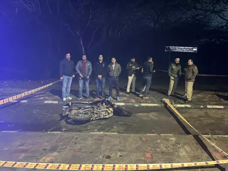 पुलिस मुठभेड़ के बाद खतरनाक स्नैचर गिरफ्तार, पिस्तौल और लूट के मोबाइल बरामद पुलिस मुठभेड़ के बाद खतरनाक स्नैचर गिरफ्तार, पिस्तौल और लूट के मोबाइल बरामद