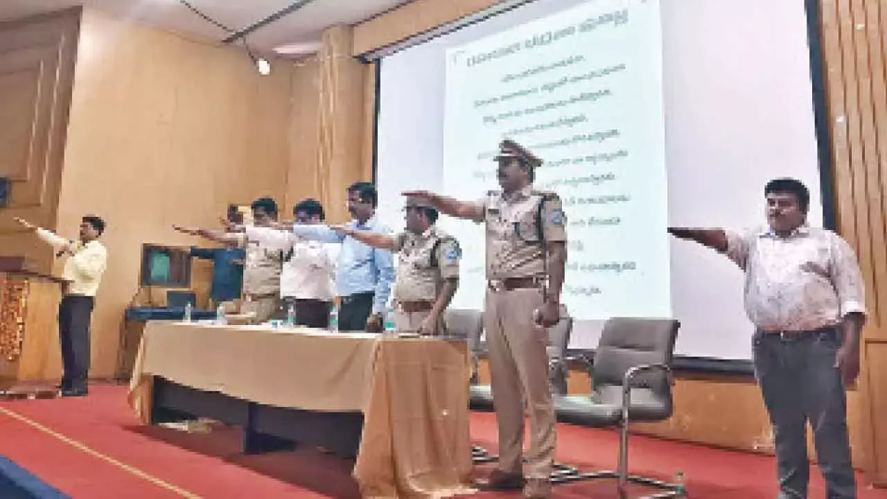 Engineering छात्रों से सड़क सुरक्षा के लिए अभियान चलाने का आग्रह किया गया Engineering छात्रों से सड़क सुरक्षा के लिए अभियान चलाने का आग्रह किया गया