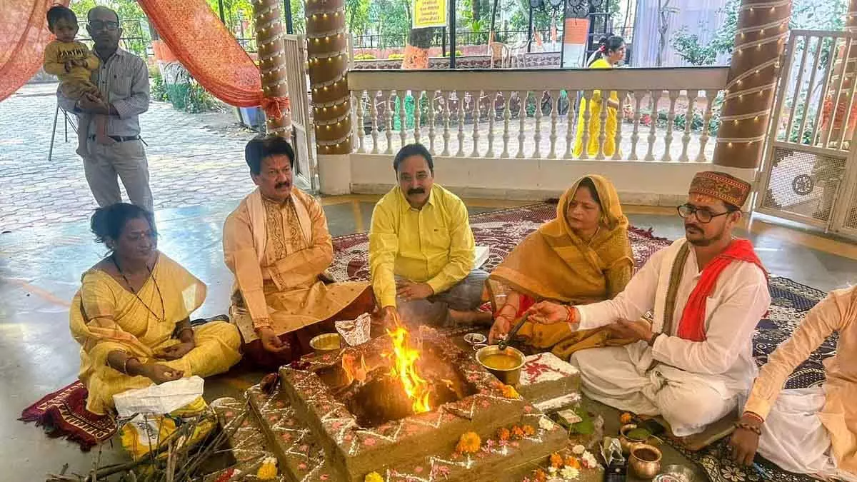 Indore : मां सरस्वती धाम में भक्ति का सागर Indore : मां सरस्वती धाम में भक्ति का सागर