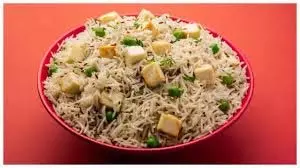 Paneer Pulao Recipe: लंच हो या डिनर, मिनटों में बनाएं होटल जैसा खिला-खिला पनीर पुलाव Paneer Pulao Recipe: लंच हो या डिनर, मिनटों में बनाएं होटल जैसा खिला-खिला पनीर पुलाव