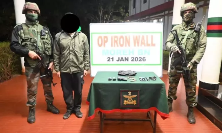 Assam राइफल्स की सीमा कार्रवाई, NRFM उग्रवादी धराया, हथियार बरामद Assam राइफल्स की सीमा कार्रवाई, NRFM उग्रवादी धराया, हथियार बरामद