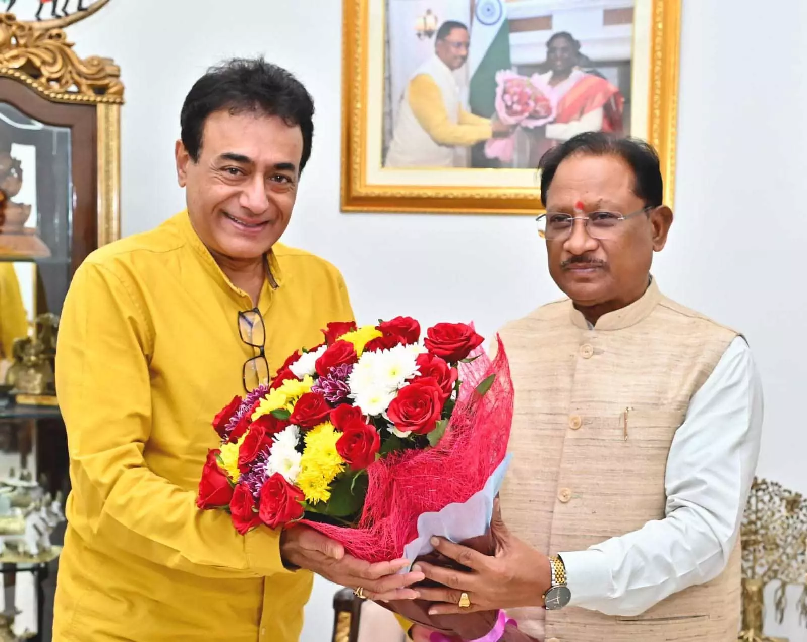 CM विष्णुदेव साय से सुप्रसिद्ध अभिनेता नीतिश भारद्वाज ने की मुलाकात CM विष्णुदेव साय से सुप्रसिद्ध अभिनेता नीतिश भारद्वाज ने की मुलाकात