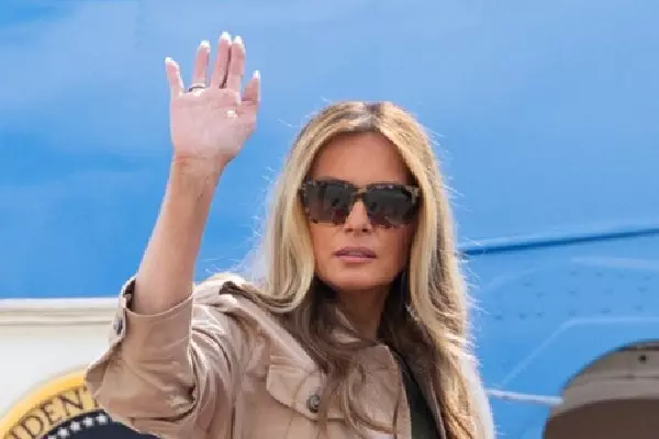 Melania Trump NYSE की ओपनिंग बेल बजाएंगी Melania Trump NYSE की ओपनिंग बेल बजाएंगी