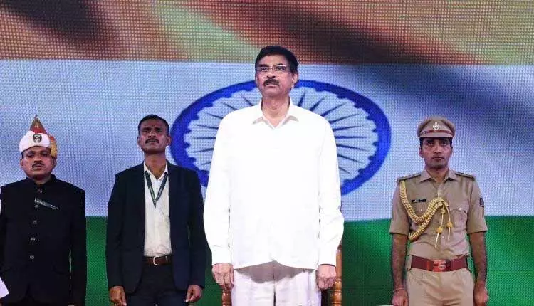 Odisha के गवर्नर ने युवाओं के लिए मछली पालन और पशुपालन को फायदे वाले रास्ते बताया Odisha के गवर्नर ने युवाओं के लिए मछली पालन और पशुपालन को फायदे वाले रास्ते बताया