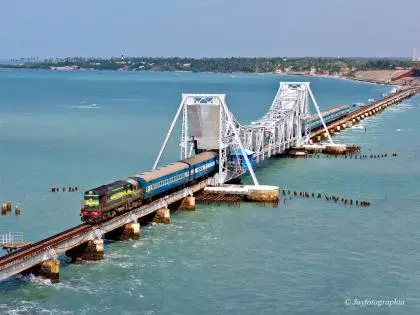Pamban रेलवे ब्रिज हटाने की प्रक्रिया शुरू, स्थानीय लोगों का विरोध Pamban रेलवे ब्रिज हटाने की प्रक्रिया शुरू, स्थानीय लोगों का विरोध