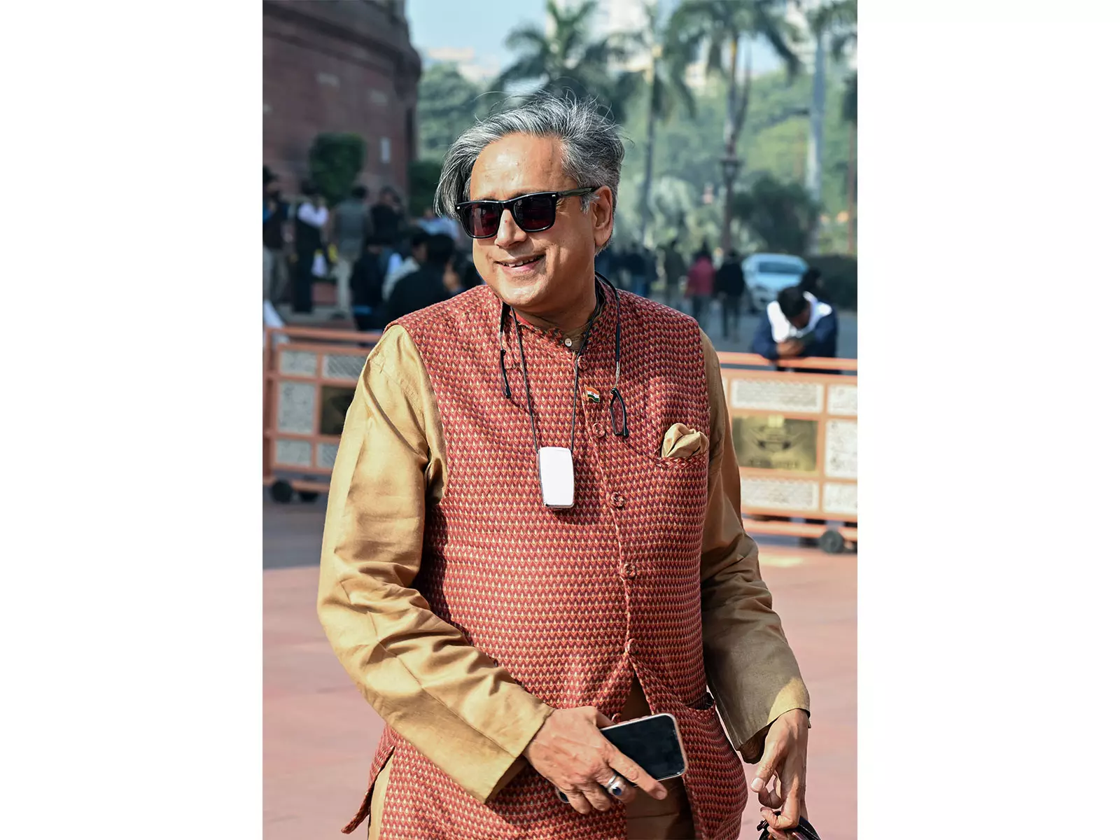 केरल चुनाव से पहले Congress में थरूर को लेकर सवाल केरल चुनाव से पहले Congress में थरूर को लेकर सवाल