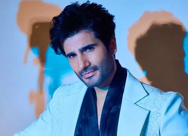 Karan Tacker ने फिटनेस के 16 साल पूरे होने का जश्न मनाया, और शॉर्टकट और सब्सटेंस कल्चर की आलोचना की Karan Tacker ने फिटनेस के 16 साल पूरे होने का जश्न मनाया, और शॉर्टकट और सब्सटेंस कल्चर की आलोचना की