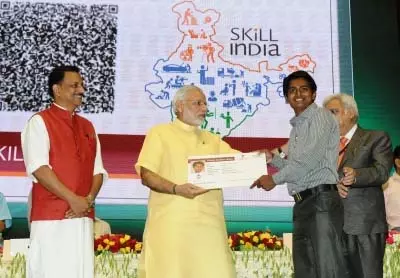 पीएमकेवीवाई 4.0 के तहत 38 क्षेत्रों में 27 लाख से ज्यादा युवाओं को दिया गया कौशल प्रशिक्षण: केंद्र पीएमकेवीवाई 4.0 के तहत 38 क्षेत्रों में 27 लाख से ज्यादा युवाओं को दिया गया कौशल प्रशिक्षण: केंद्र
