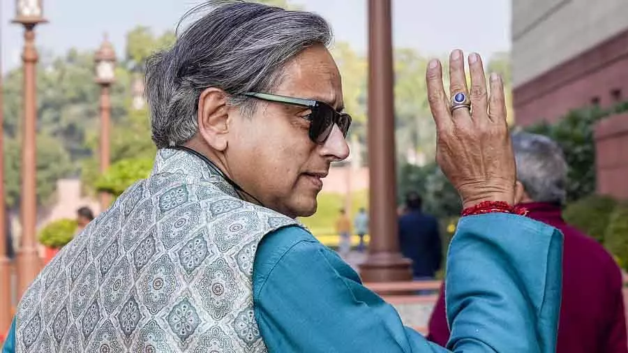 पार्टी के साथ कुछ समस्याएं हैं, उन्हें लीडरशिप के सामने उठाऊंगा: Shashi Tharoor पार्टी के साथ कुछ समस्याएं हैं, उन्हें लीडरशिप के सामने उठाऊंगा: Shashi Tharoor