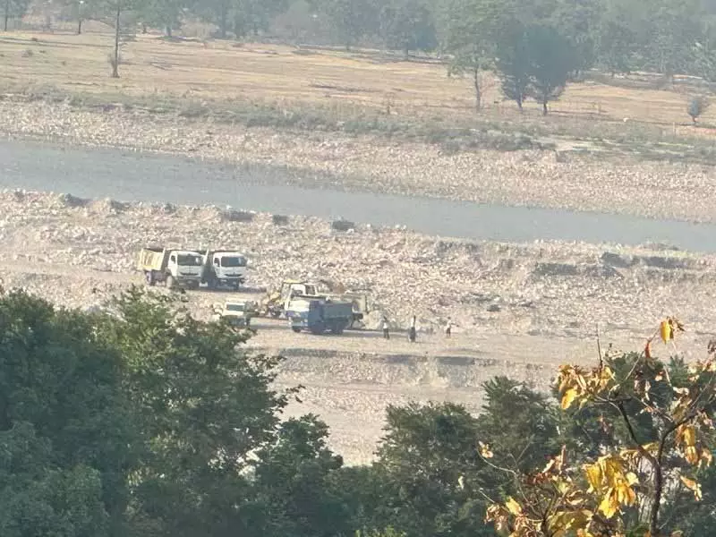 Himachal: ब्यास के निचले इलाके की 3 पंचायतों में रात में खनन पर रोक लगा दी गई है Himachal: ब्यास के निचले इलाके की 3 पंचायतों में रात में खनन पर रोक लगा दी गई है