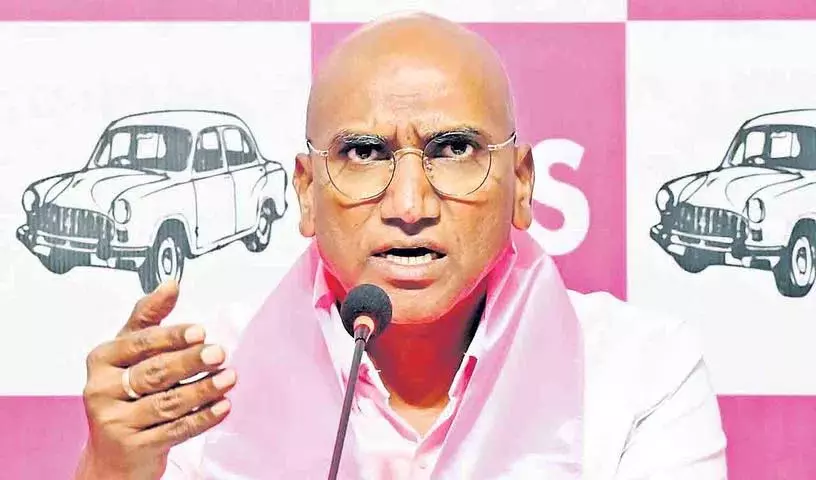 आरएस प्रवीण कुमार ने फोन टैपिंग मामले में SIT के नोटिस की आलोचना की आरएस प्रवीण कुमार ने फोन टैपिंग मामले में SIT के नोटिस की आलोचना की