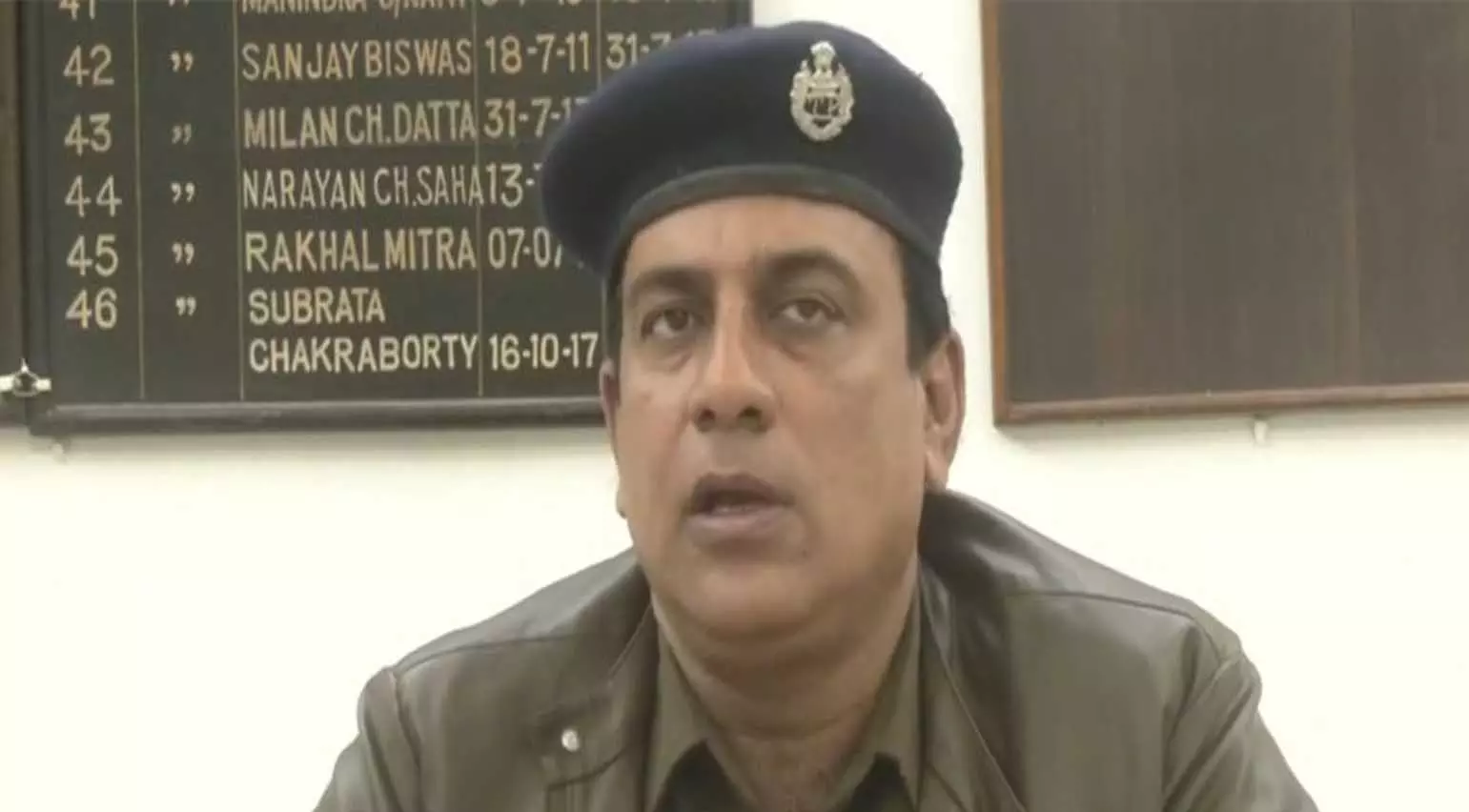 Agartala Police ने हिंसक घर में घुसकर चोरी करने के दो मामलों को सुलझाया, तीन गिरफ्तार Agartala Police ने हिंसक घर में घुसकर चोरी करने के दो मामलों को सुलझाया, तीन गिरफ्तार
