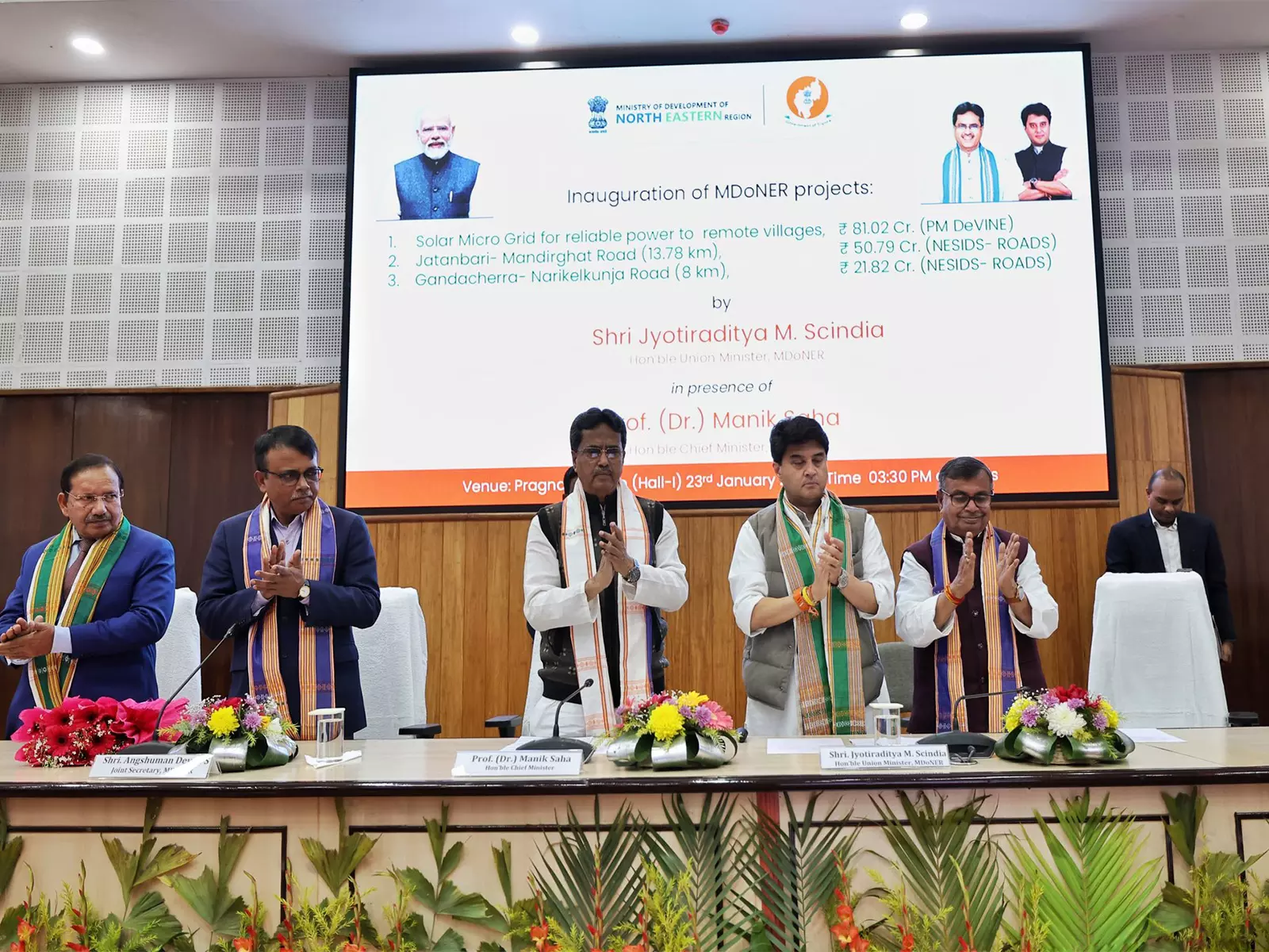 ज्योतिरादित्य सिंधिया ने Tripura में विकास परियोजनाओं का उद्घाटन और शिलान्यास किया ज्योतिरादित्य सिंधिया ने Tripura में विकास परियोजनाओं का उद्घाटन और शिलान्यास किया