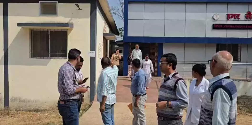 महिला डॉक्टर से अभद्र व्यवहार के विरोध में ओपीडी बंद, नेताओं पर लगा आरोप महिला डॉक्टर से अभद्र व्यवहार के विरोध में ओपीडी बंद, नेताओं पर लगा आरोप