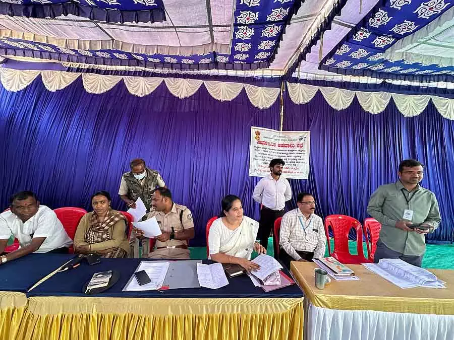सड़क चौड़ी करने के लिए पेड़ न काटें: Environmental कार्यकर्ताओं की मांग सड़क चौड़ी करने के लिए पेड़ न काटें: Environmental कार्यकर्ताओं की मांग