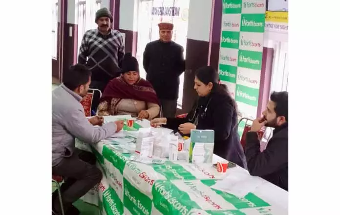 JAMMU: देवली में फ्री मेडिकल कैंप लगाया गया JAMMU: देवली में फ्री मेडिकल कैंप लगाया गया