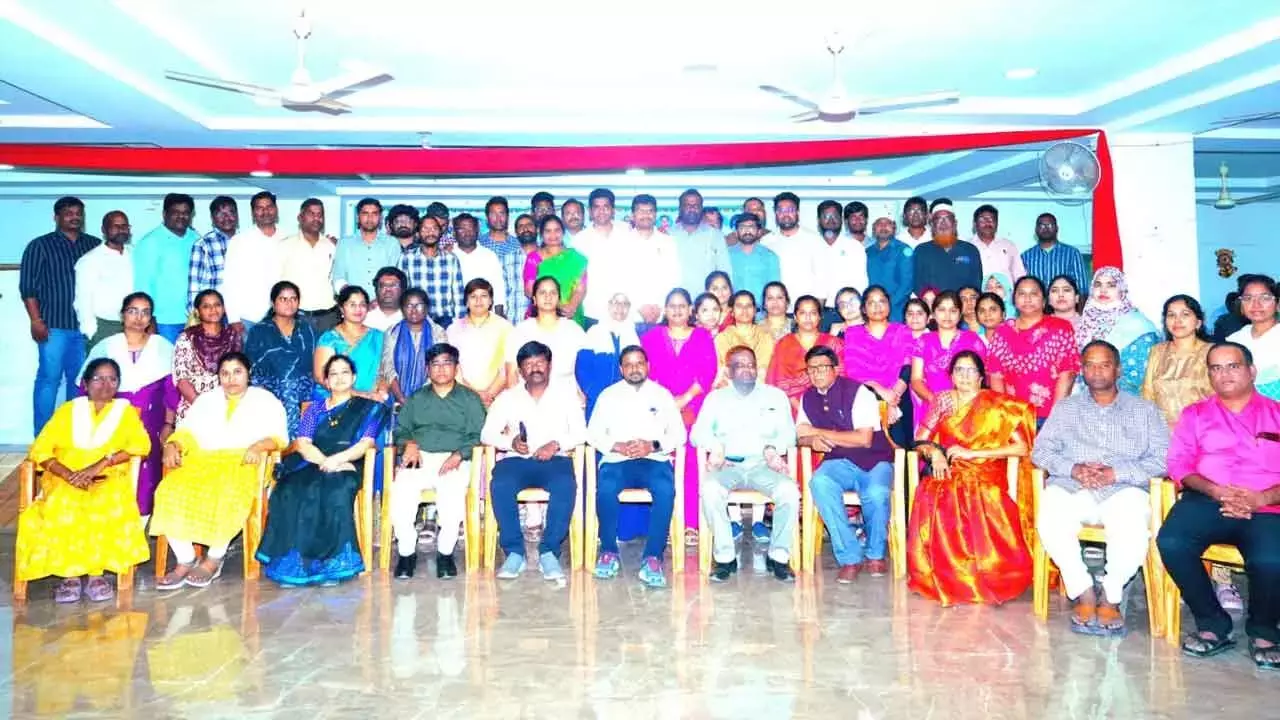 TPHDA नलगोंडा इकाई 2026 कैलेंडर और डायरी का उद्घाटन TPHDA नलगोंडा इकाई 2026 कैलेंडर और डायरी का उद्घाटन