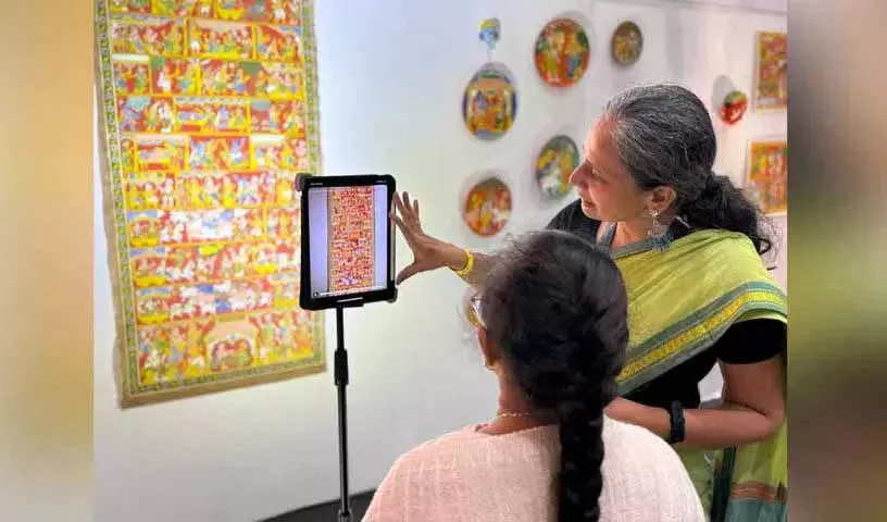 Hyderabad लिटफेस्ट में एआर के ज़रिए चेरियल स्क्रॉल पेंटिंग जीवंत हो उठीं Hyderabad लिटफेस्ट में एआर के ज़रिए चेरियल स्क्रॉल पेंटिंग जीवंत हो उठीं