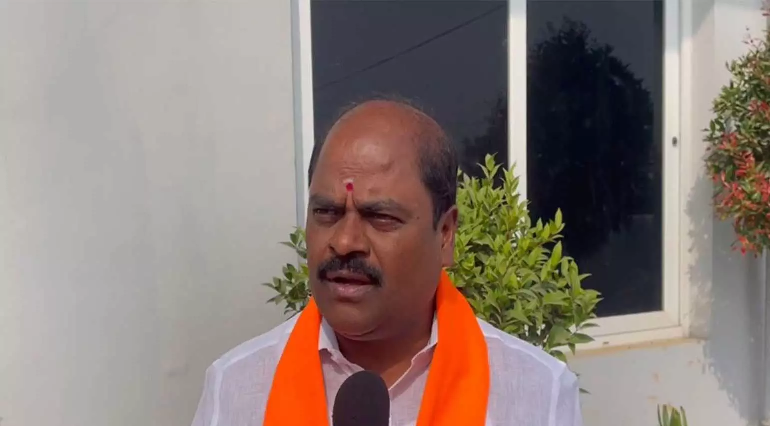 हम चाहते हैं कि उन्हें बाहर निकाला जाए: धर्म रक्षा सभा से पहले रोहिंग्याओं पर BJP के श्रीरामुलु हम चाहते हैं कि उन्हें बाहर निकाला जाए: धर्म रक्षा सभा से पहले रोहिंग्याओं पर BJP के श्रीरामुलु