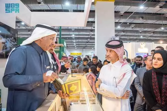 सांस्कृतिक मेलजोल: मिस्र में कतरी दूत ने देखी Saudi Arabia की धार्मिक और शैक्षिक प्रदर्शनी सांस्कृतिक मेलजोल: मिस्र में कतरी दूत ने देखी Saudi Arabia की धार्मिक और शैक्षिक प्रदर्शनी
