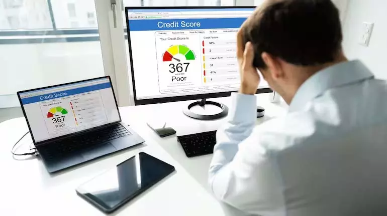 अपने credit score को खतरे के दायरे से बाहर कैसे निकालें अपने credit score को खतरे के दायरे से बाहर कैसे निकालें