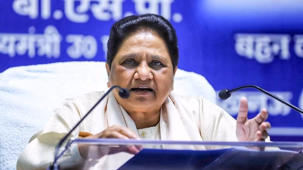Lucknow: मायावती ने उठाया धर्म-राजनीति विवाद का मुद्दा Lucknow: मायावती ने उठाया धर्म-राजनीति विवाद का मुद्दा