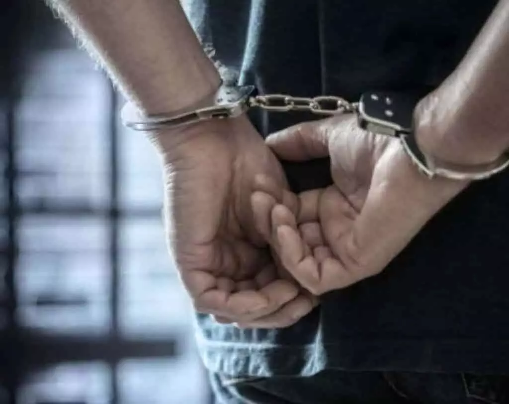 केआरके के बंगले से चली गोली: सोसाइटी में फायरिंग के बाद Actor पुलिस के घेरे में केआरके के बंगले से चली गोली: सोसाइटी में फायरिंग के बाद Actor पुलिस के घेरे में