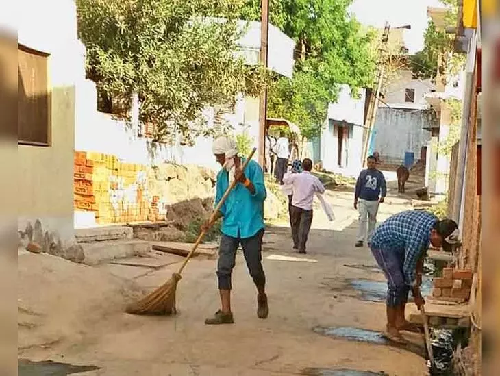 Bhiwani: सफाई लापरवाही पर प्रशासन ने लिया कड़ा कदम Bhiwani: सफाई लापरवाही पर प्रशासन ने लिया कड़ा कदम