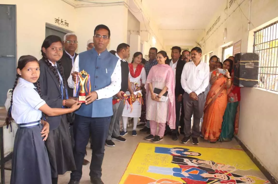 बालिकाएं स्वास्थ्य पर ध्यान दें और एनीमिया से मुक्त रहे: कलेक्टर बालिकाएं स्वास्थ्य पर ध्यान दें और एनीमिया से मुक्त रहे: कलेक्टर