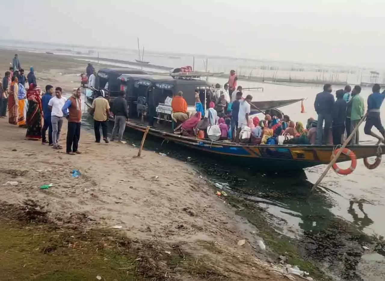 Chilika झील में तैरते जहाज़ को नुकसान, नाव यात्राओं में जोखिम बढ़ा Chilika झील में तैरते जहाज़ को नुकसान, नाव यात्राओं में जोखिम बढ़ा