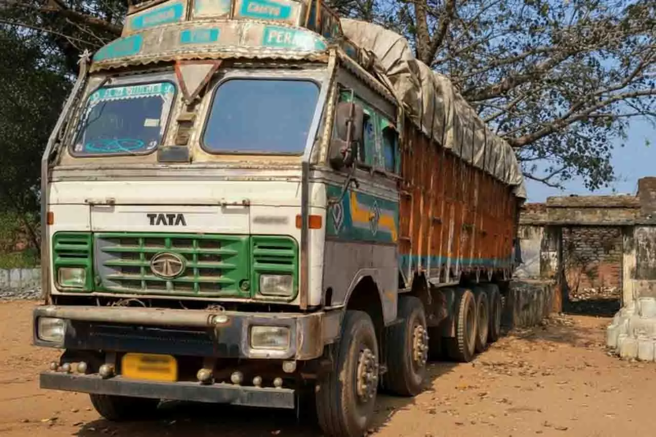 संबलपुर में GST एनफोर्समेंट टीम ने सुपारी से भरा ट्रक जब्त किया संबलपुर में GST एनफोर्समेंट टीम ने सुपारी से भरा ट्रक जब्त किया