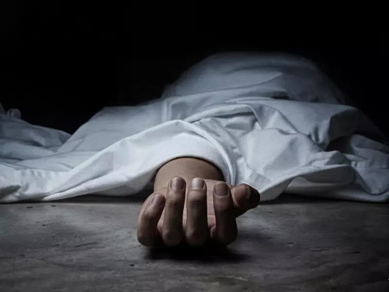 नाजायज संबंध के शक में पति ने पत्नी को उतारा मौत के घाट नाजायज संबंध के शक में पति ने पत्नी को उतारा मौत के घाट
