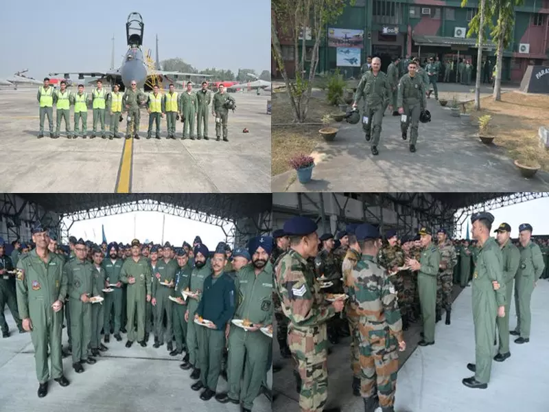 Air Marshal सुरत सिंह ने पूर्वी सेक्टर के अग्रिम हवाई अड्डे का किया दौरा Air Marshal सुरत सिंह ने पूर्वी सेक्टर के अग्रिम हवाई अड्डे का किया दौरा