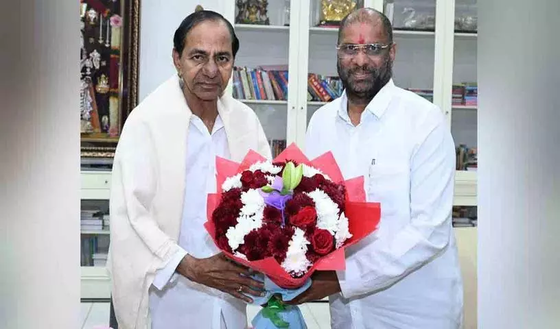 सांसद रविचंद्र ने अपने जन्मदिन पर KCR से आशीर्वाद लिया..! सांसद रविचंद्र ने अपने जन्मदिन पर KCR से आशीर्वाद लिया..!