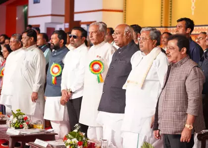 Siddaramaiah का कांग्रेस पर जोर: गरीबों के लिए योजनाओं की गारंटी Siddaramaiah का कांग्रेस पर जोर: गरीबों के लिए योजनाओं की गारंटी