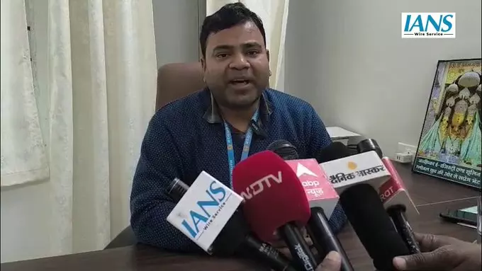 गुलमर्ग में नई बर्फबारी से बर्फीले पर्वतों की खूबसूरती, देशभर के सैलानी हुए आकर्षित गुलमर्ग में नई बर्फबारी से बर्फीले पर्वतों की खूबसूरती, देशभर के सैलानी हुए आकर्षित