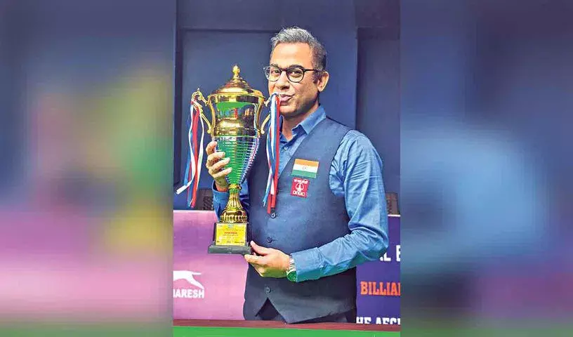 बिलियर्ड्स खिताब बरकरार रखने के बाद सौरव भावुक हो गए बिलियर्ड्स खिताब बरकरार रखने के बाद सौरव भावुक हो गए