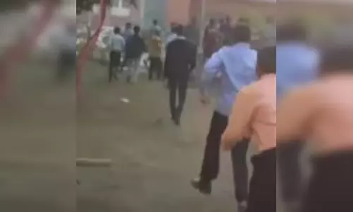 गवर्नमेंट मेडिकल कॉलेज अस्पताल परिसर में ये क्या हो गया...? गवर्नमेंट मेडिकल कॉलेज अस्पताल परिसर में ये क्या हो गया...?